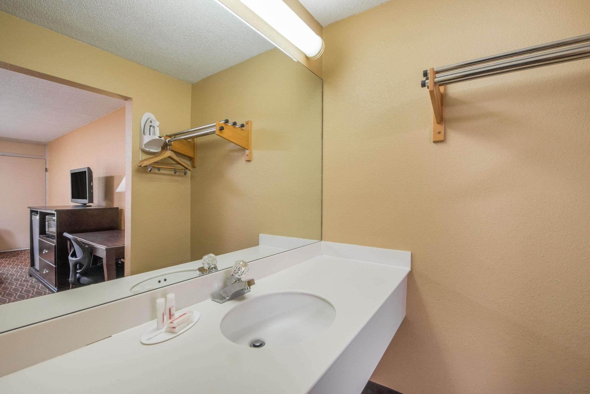 Days Inn By Wyndham Paducah I-24 Exit 4 Ngoại thất bức ảnh